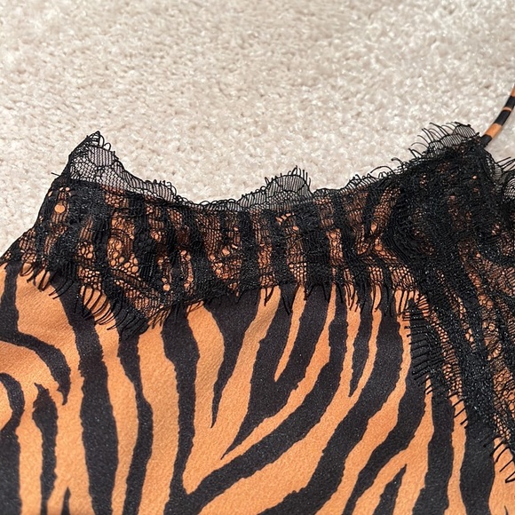 Hem&Thread - Racer Back Tank - Picture 2 of 8